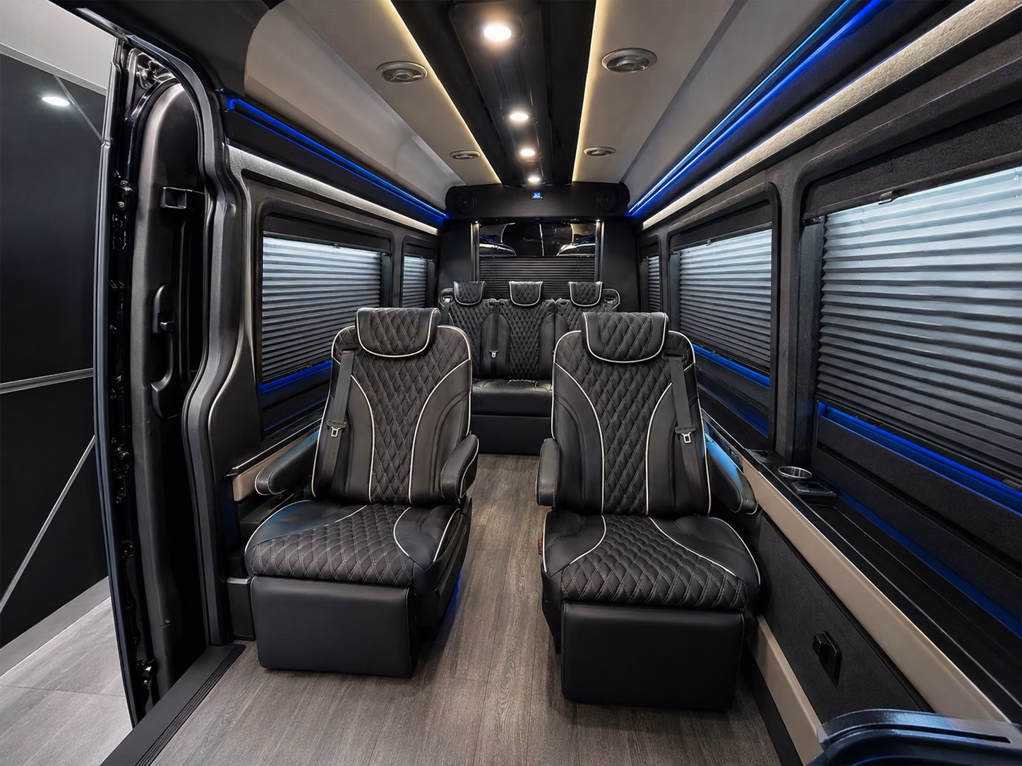 airport shuttle buses from lakewood hotels and corporate campuses
