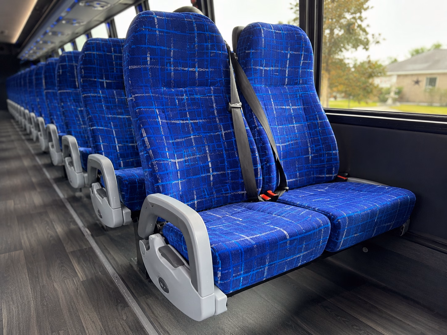 lakewood charter buses to colorado s ski resorts vail breckenridge and beyond
